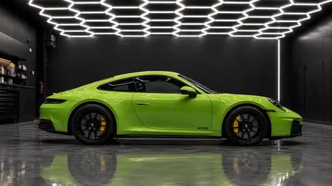 Porsche 911 GTS, Full wrap · Inozetek Super Gloss Signal Green (studio illustration), photo 1