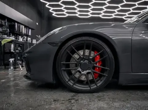 Grey sports coupe, Calipers painted gloss red (studio illustration), photo 1