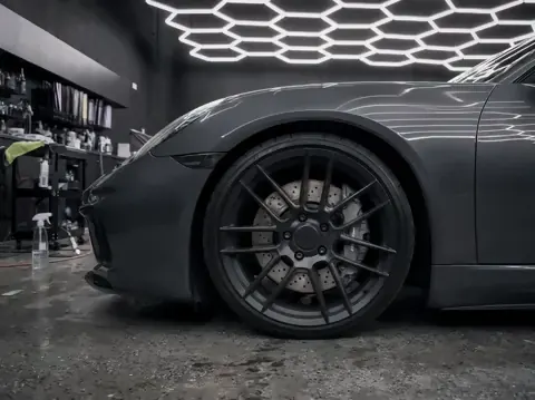 Grey sports coupe, Calipers painted gloss red (studio illustration), photo 2