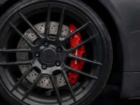 Grey sports coupe, Calipers painted gloss red (studio illustration), photo 3
