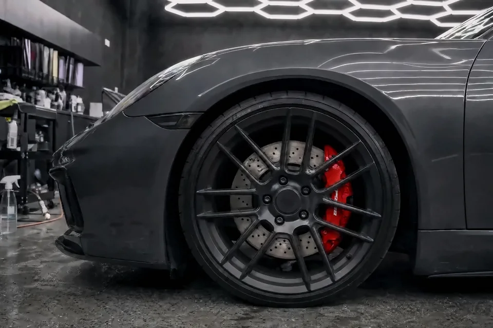 Grey sports coupe, Calipers painted gloss red