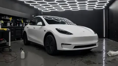 Tesla Model Y, Commercial livery · IRONCORE (fictional brand) (studio illustration), photo 2