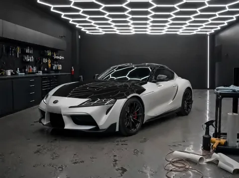 Toyota GR Supra, Gloss black roof + hood (studio illustration), photo 1